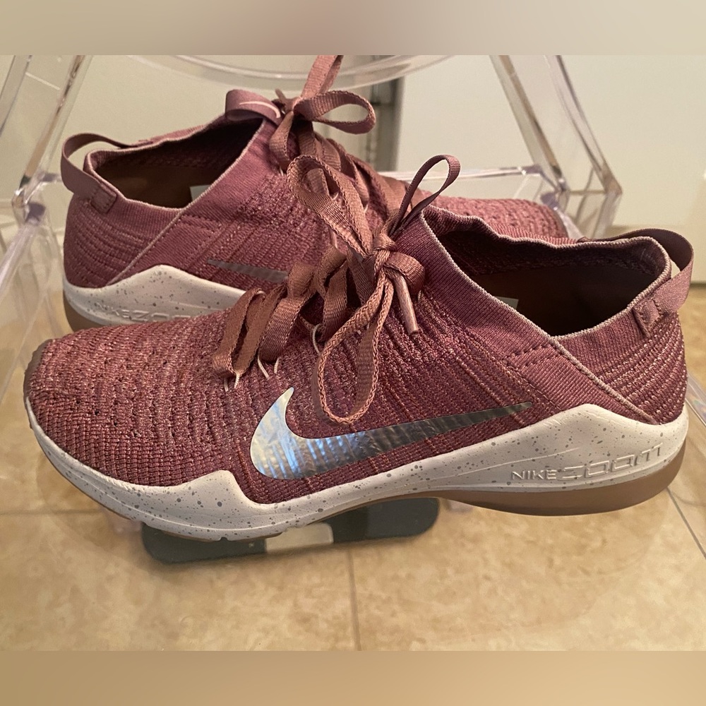 Nike zoom work out sneakers in a US WOMANS size 7 in a mauve color